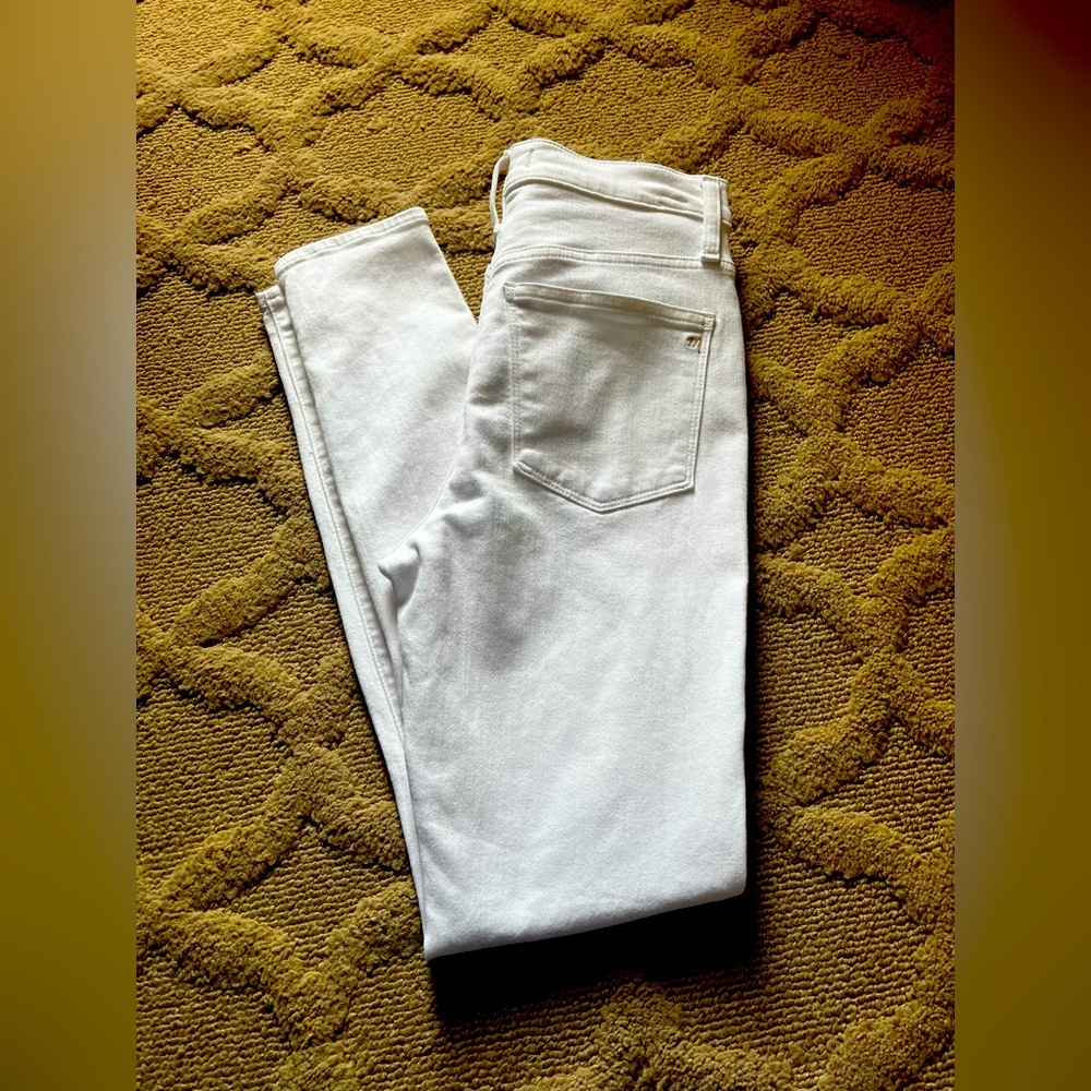 Used white skinny jeans, high rise